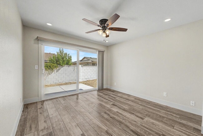 Building Photo - 710 E Bell De Mar Dr