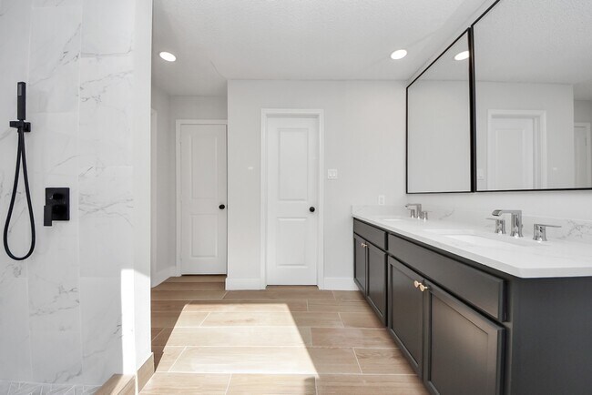 Building Photo - 1114 N Nottingham