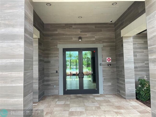 Building Photo - 2127 Appleton Cir S