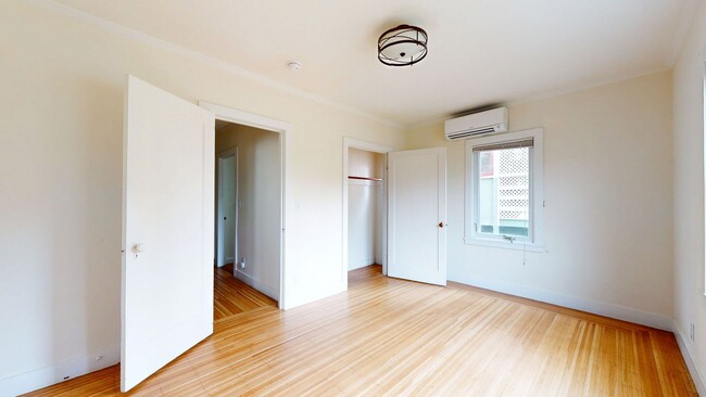 Building Photo - Charming 2 Bedroom Berkeley Unit Available!
