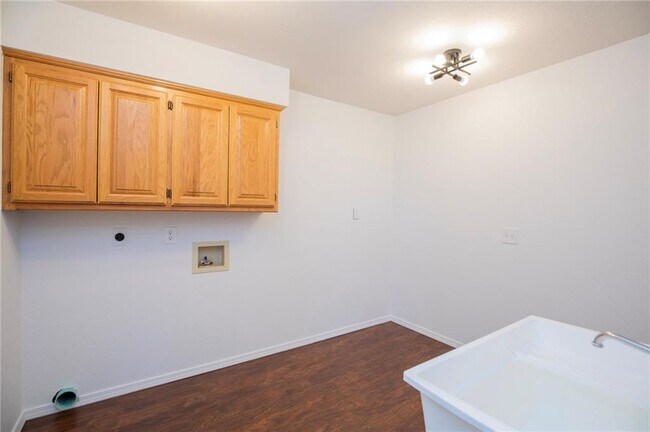 Building Photo - 8165 Old White River Rd