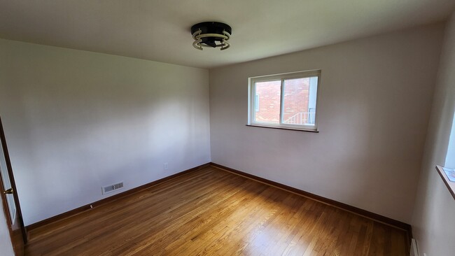 Back Bedroom - 8446 Clough Pike