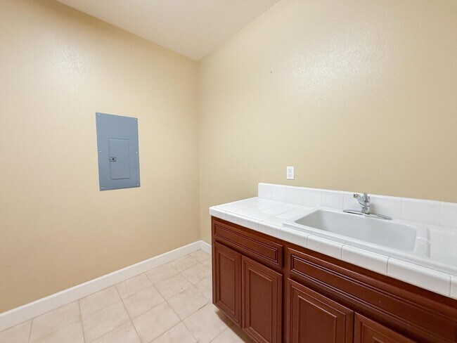 Building Photo - 342 Stanforth Ct