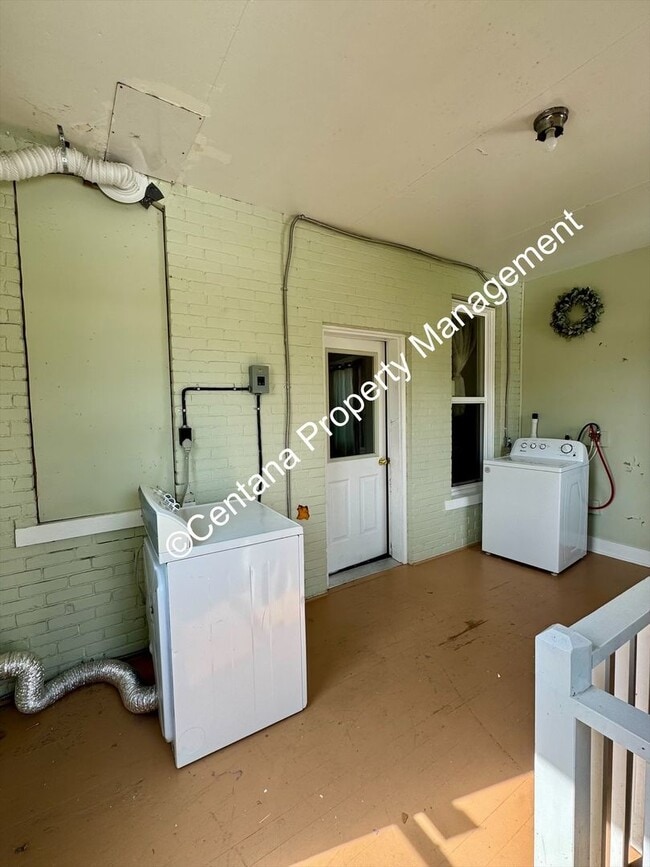 Building Photo - 909-911 Antimony