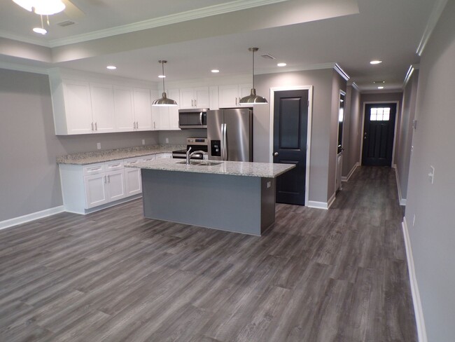 Building Photo - Shady Oak Apartments, Lowe Drive, Enterpri...
