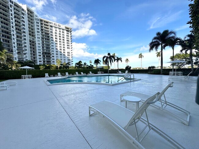 Building Photo - 1801 S Flagler Dr