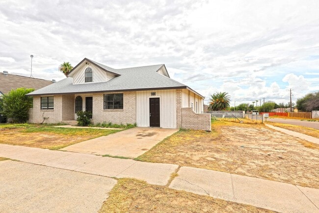 Building Photo - 102 St Pierre Ln