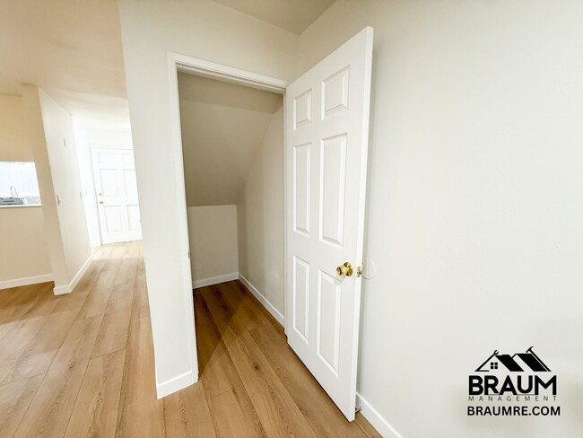 Building Photo - 14249 Friar St