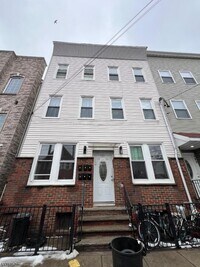 Building Photo - 107 Magazine St