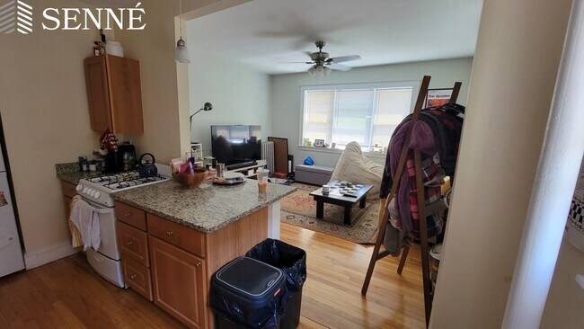 Building Photo - 6 Sherborn Ct