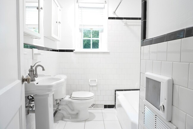 Building Photo - 1004 Baywood Ct