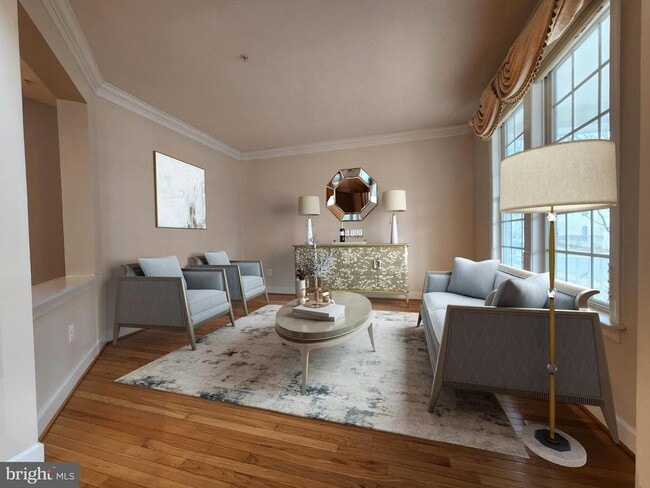 Building Photo - 813 Royal Crescent