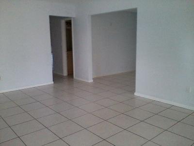 Lt. hallway to B/Rs Rt. F/R & kit - 18563 SW 93rd Pl