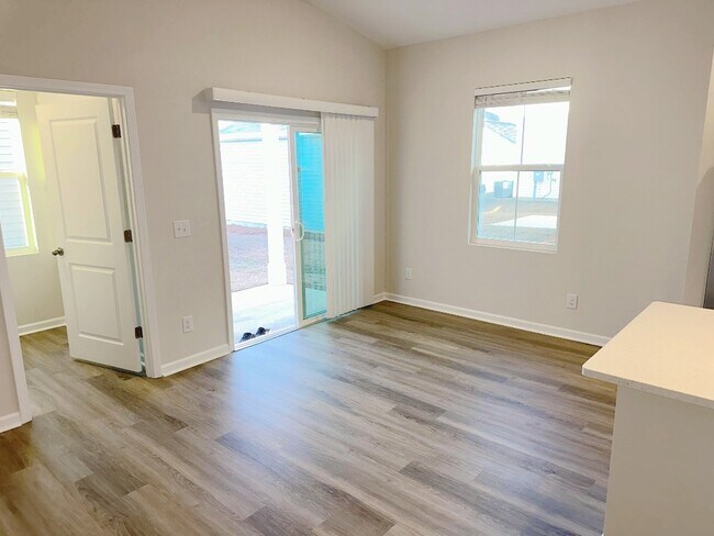 Building Photo - 192 Standing Oaks Dr