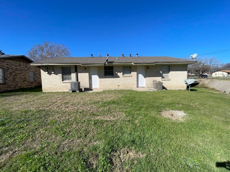 Building Photo - 1508 N W S Young Dr