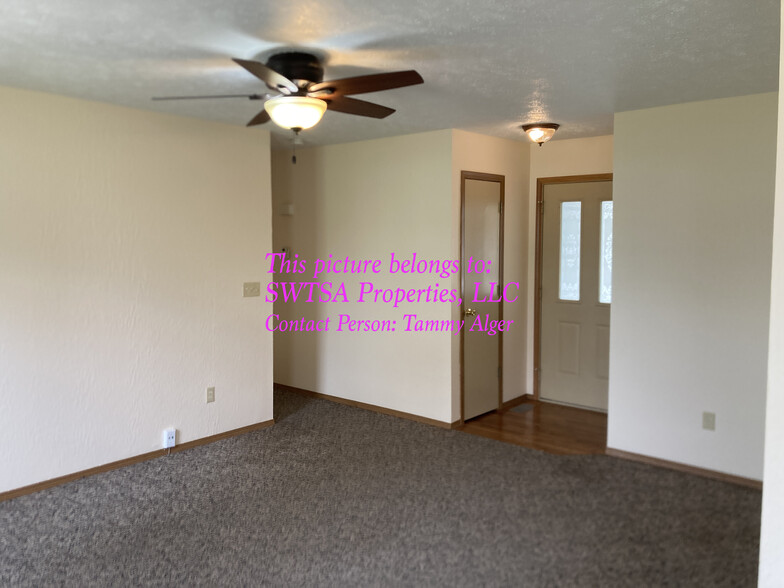 Living room towards front door - 421 W Olive St