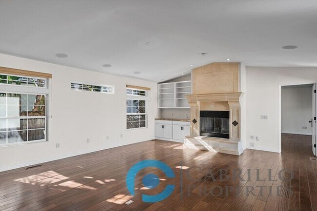 Building Photo - 7940 La Jolla Shores Dr