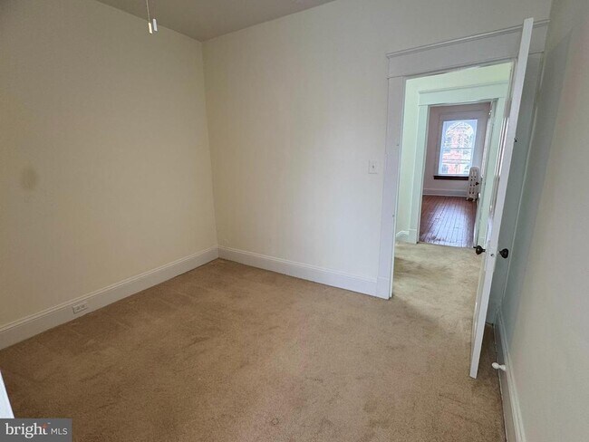 Building Photo - 112 E 3rd St