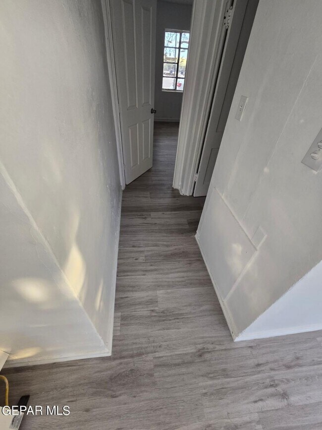 Building Photo - 845 NE Camp St