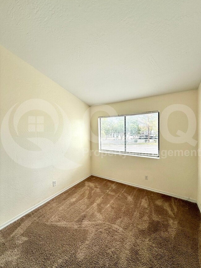 Building Photo - 500 N Roosevelt Ave
