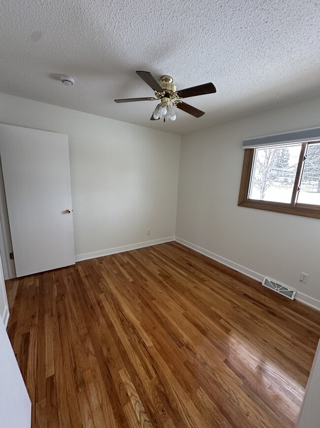 Building Photo - 3207 90th St