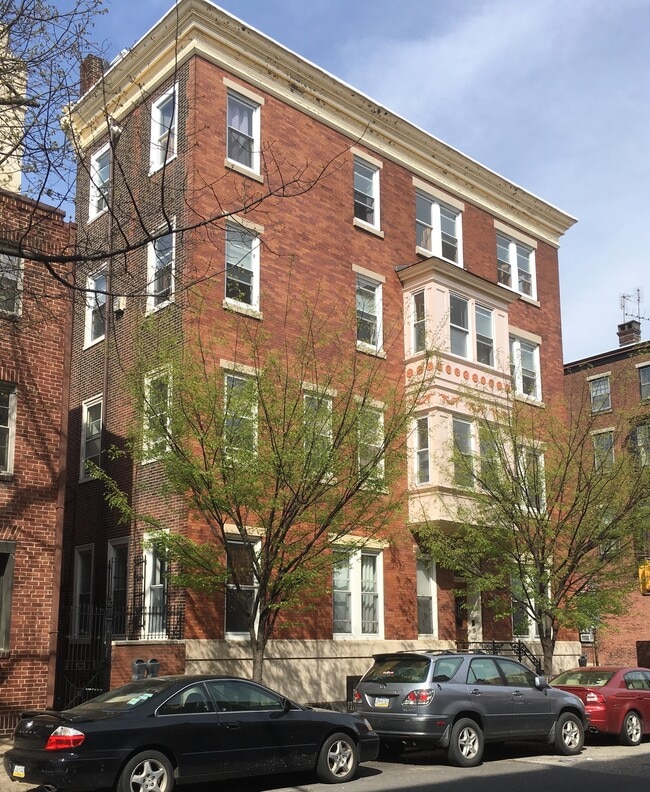 Building Photo - 1901 Pine St