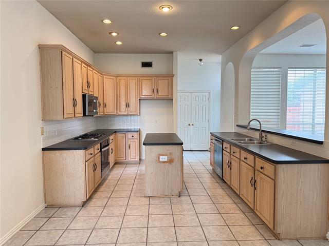 Building Photo - 3024 Sawtooth Dr