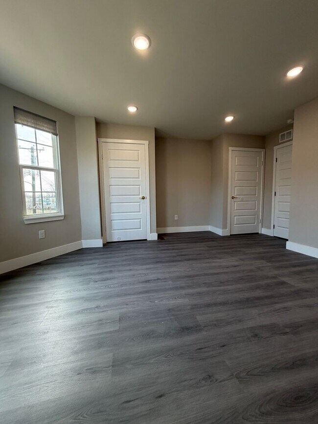 Building Photo - ??? NEWLY RENOVATED 3 BEDROOMS & 2.5 BATH HOUSE LOCATED IN HADDINGTON