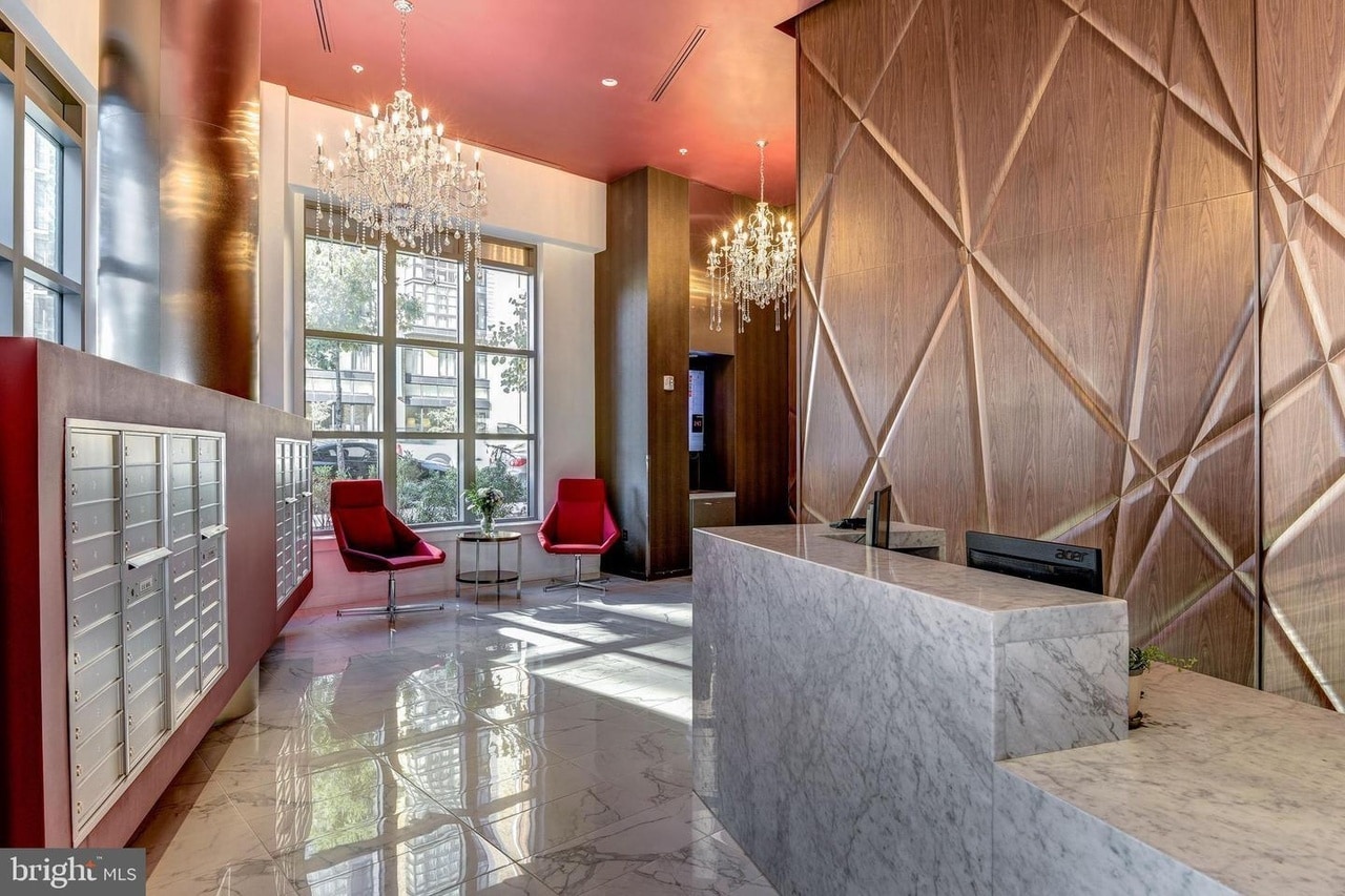 Building lobby with concierge - 460 New York Ave NW