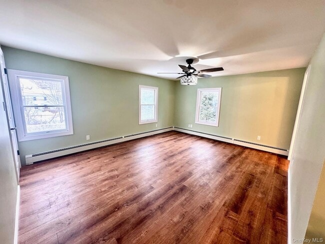 Building Photo - 121 Main St