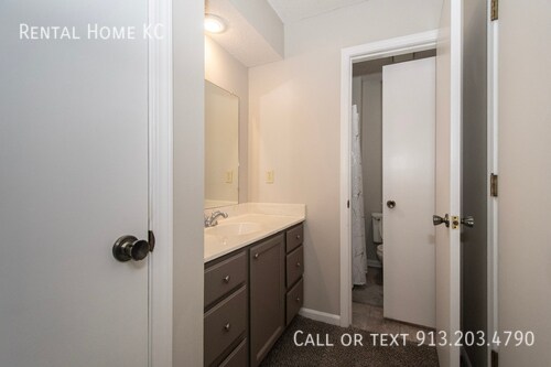 Building Photo - 7434 Santa Fe Dr