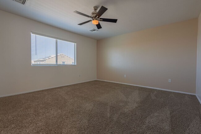 Building Photo - SHOWING SATURDAY 04/25 @ NOON. MUST TEXT AGENT!