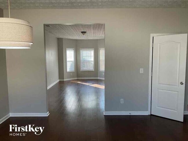 Building Photo - 221 Long Needle Dr