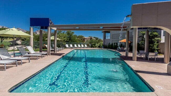 Building Photo - 10950 N La Cañada Dr
