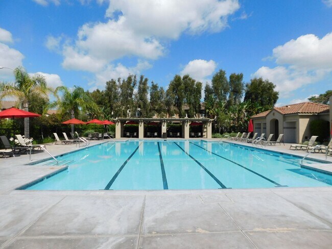 Building Photo - Beautiful 4 bed, 2.5 bath unit in Orange.