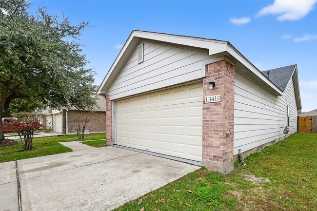 Building Photo - 13410 Blue Swallow Dr