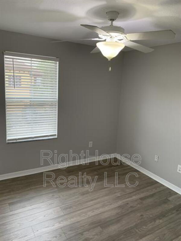 Building Photo - 1220 Twin Trees Ln