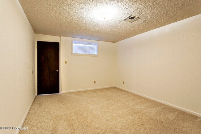 Building Photo - 909 Indian Hills Dr