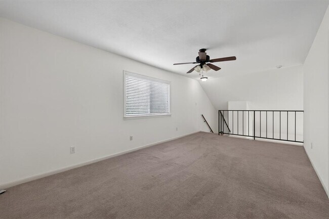 Building Photo - 1202 Knollpark Cir