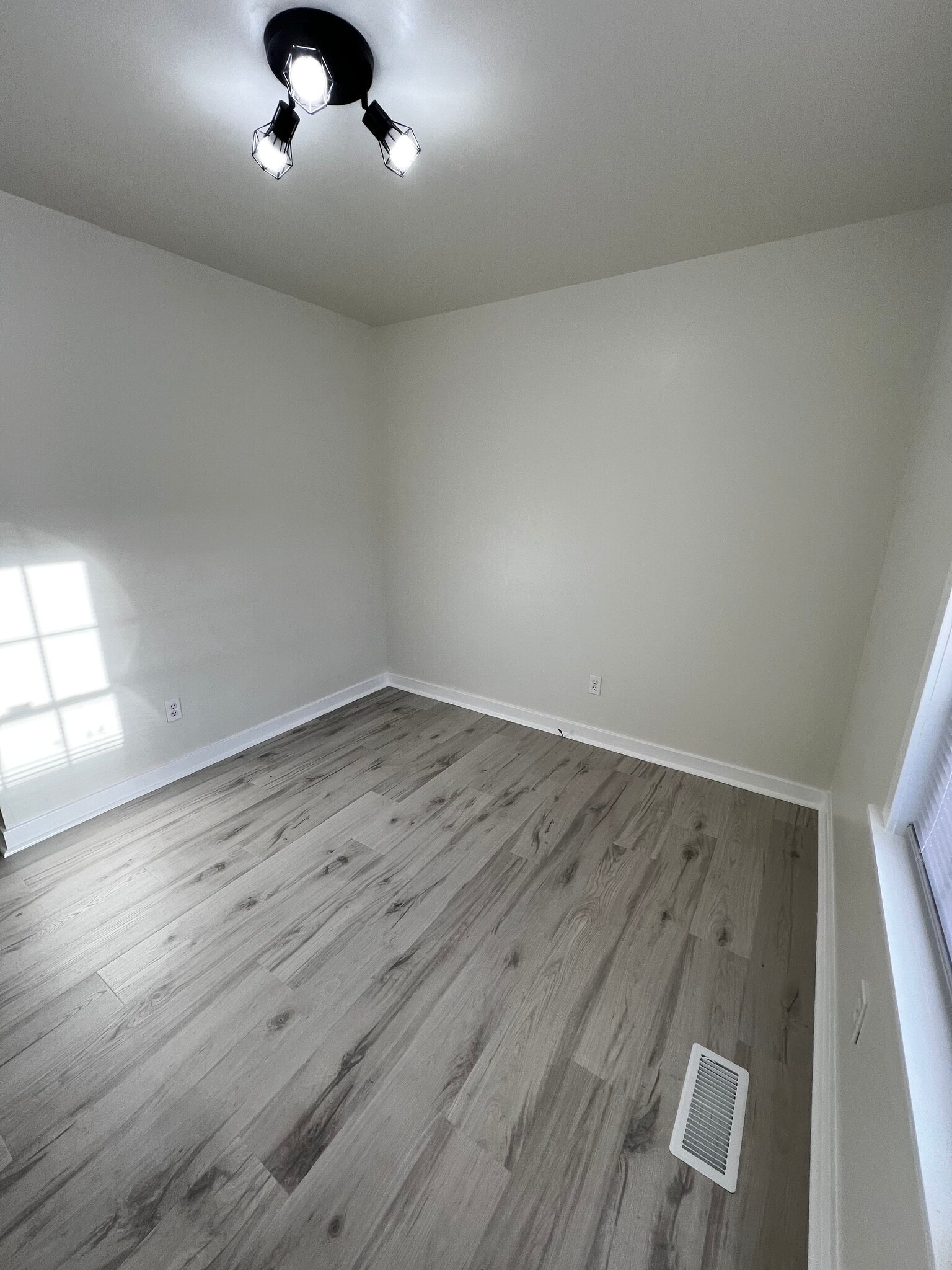 Building Photo - 928 Farmer St