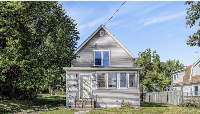 Building Photo - 431 22nd St N