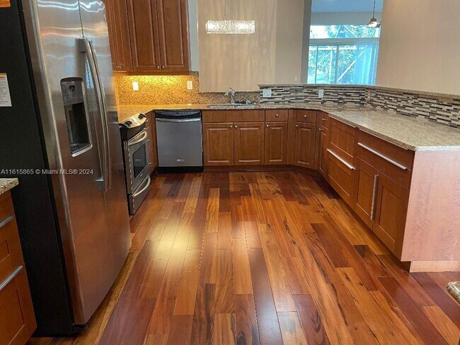 Building Photo - 8133 Madison Lakes Cir S