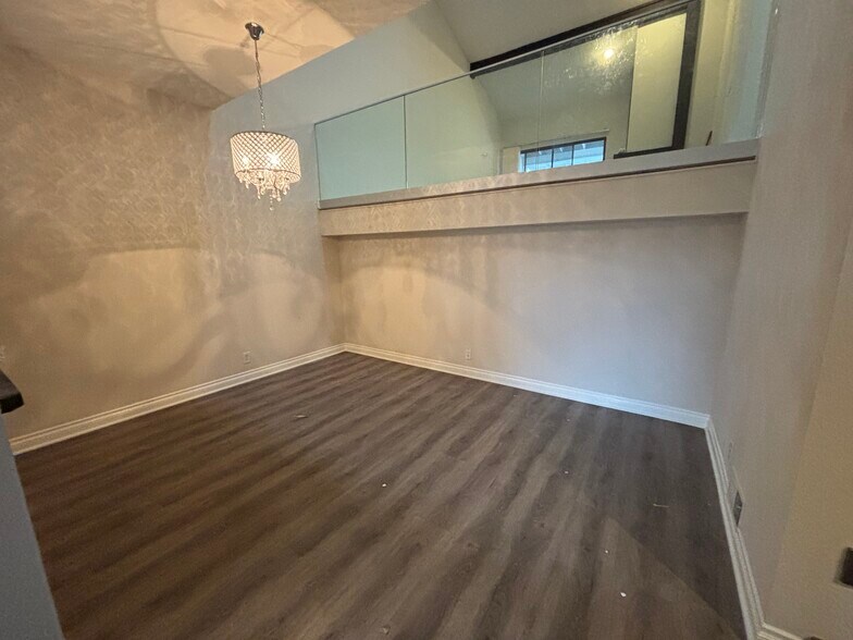 Building Photo - 2462 Fairbrook Way