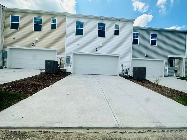 Building Photo - Room in Townhome on Kasota Ln