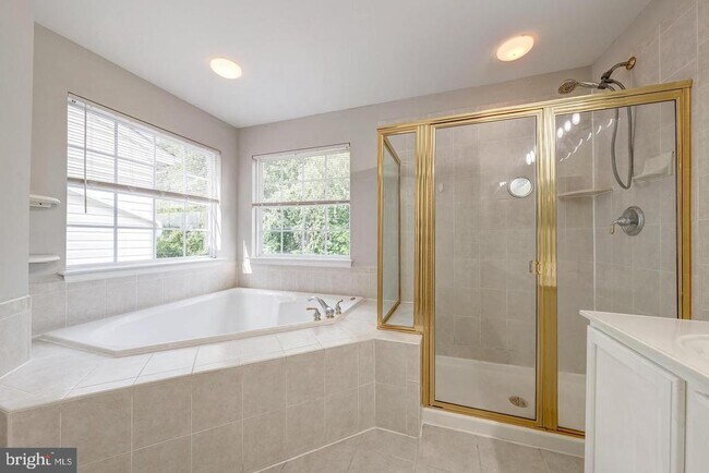Building Photo - 43122 Forest Edge Square