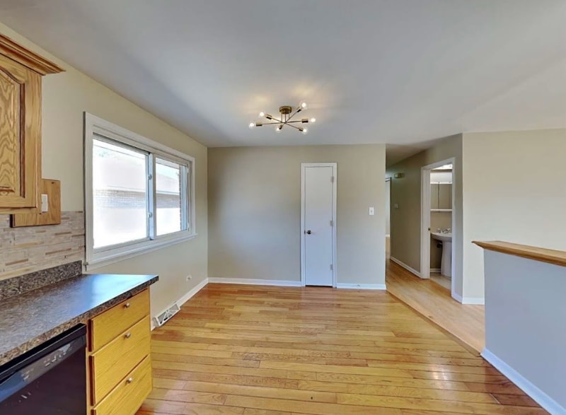 Building Photo - 7641 S Oconto Ave