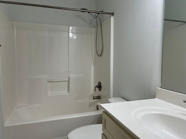 Building Photo - Gorgeous 3/2.5 End Unit Condo in Simpsonvi...