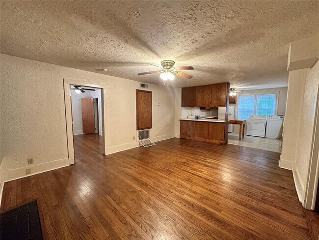 Building Photo - 731 Deans Row Ave