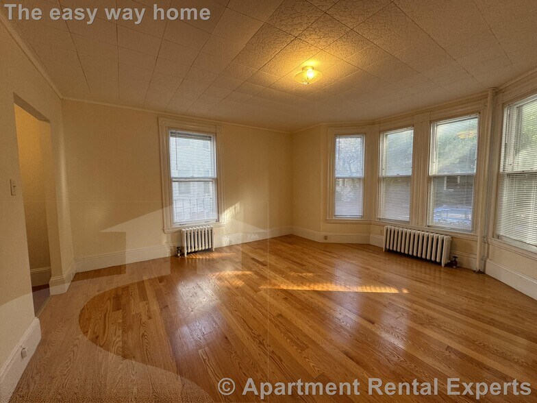 Building Photo - 381 Harvard St