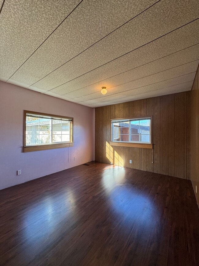 Building Photo - Spacious Pet-Friendly Rental on 3 Acres — Perfect for Horse Owners!